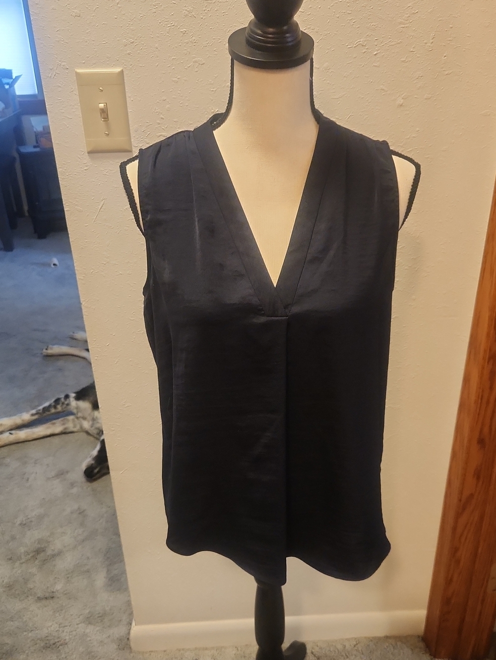 Vince Camuto Navy Sleeveless V-Neck Tank Size Medium